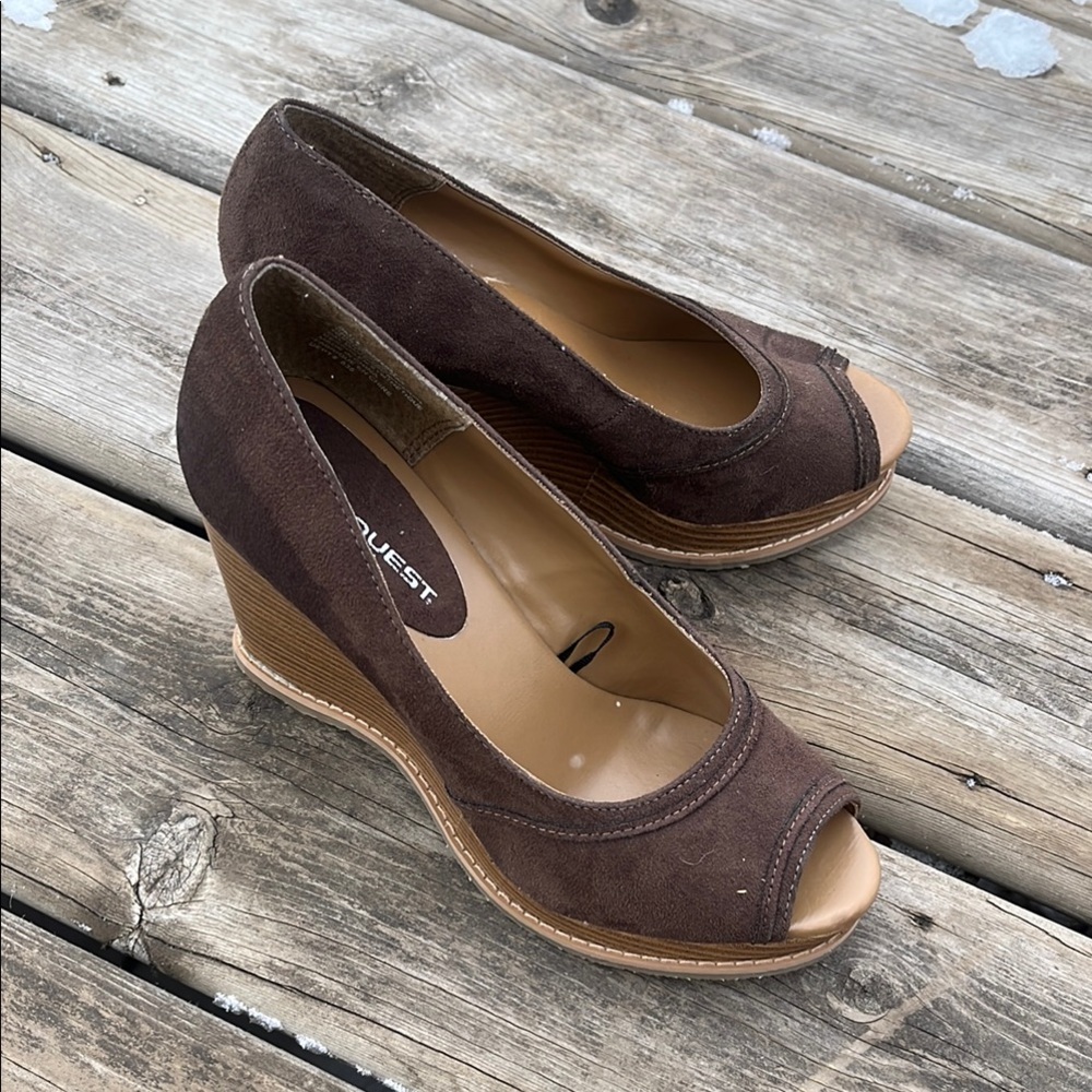 NEVER WORN Request Cristin Brown Wedge Peep Toe Shoes Size 7